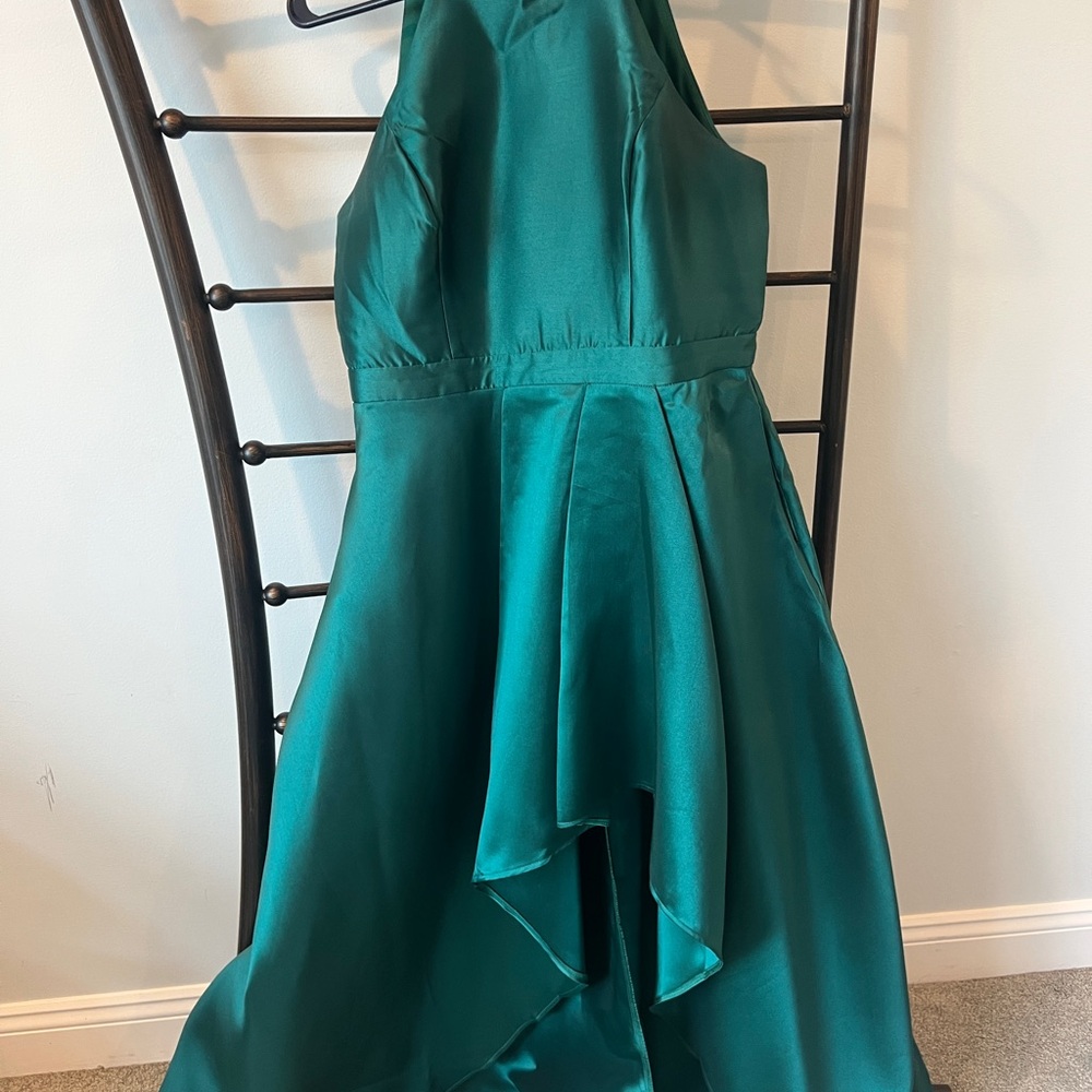 Like new. lulus emerald dress size large. - Picture 2 of 3